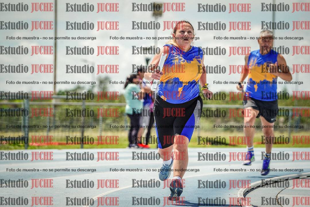Fotos durante el transcurso de los relevos 20' para running teams - serie 1