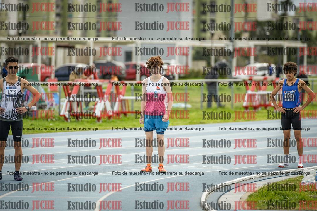 Fotos de los 800 m llanos de varones - U17