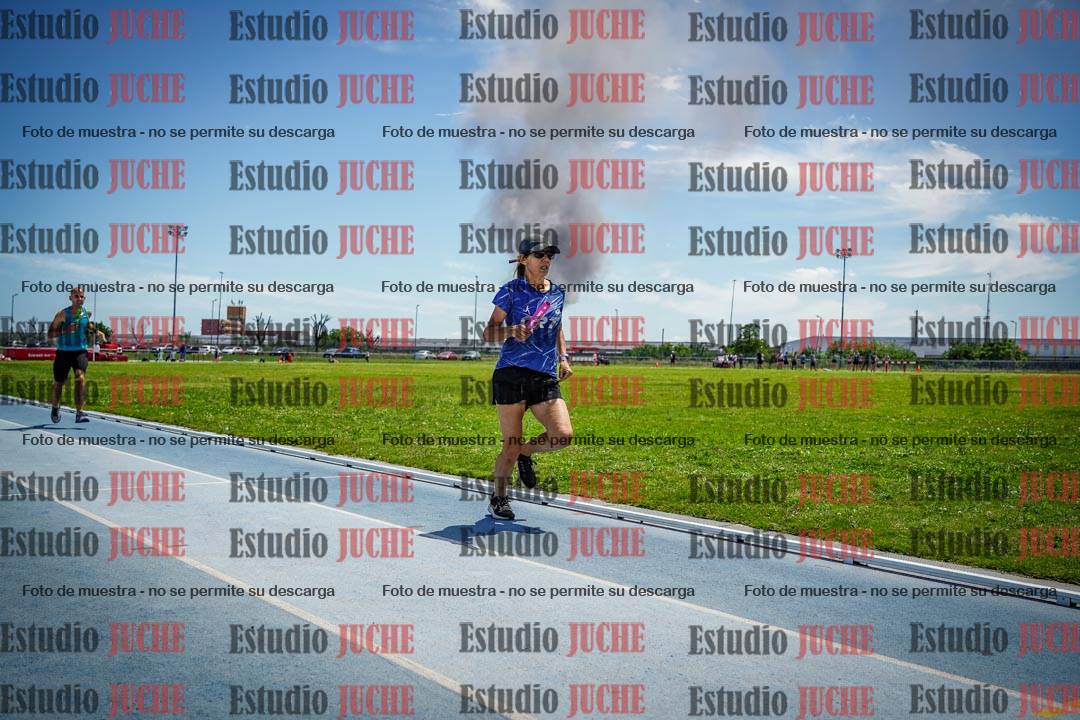 Fotos durante el transcurso de los relevos 20' para running teams - serie 1
