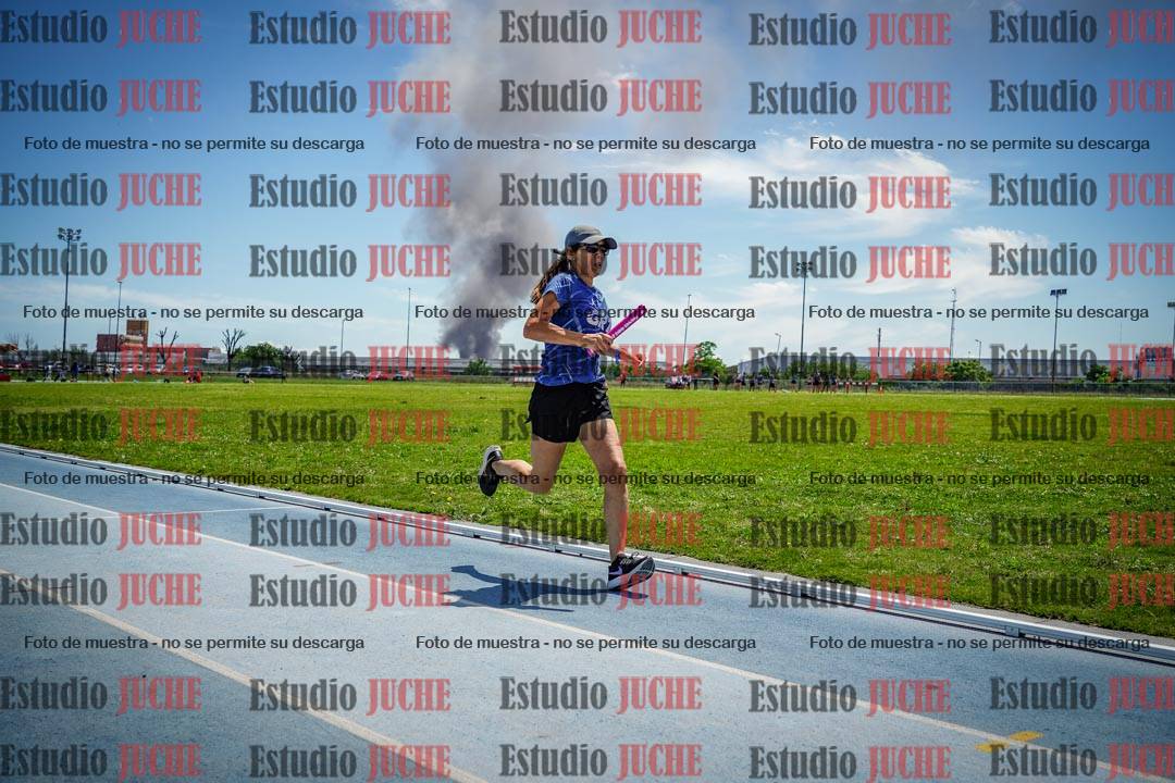 Fotos durante el transcurso de los relevos 20' para running teams - serie 1