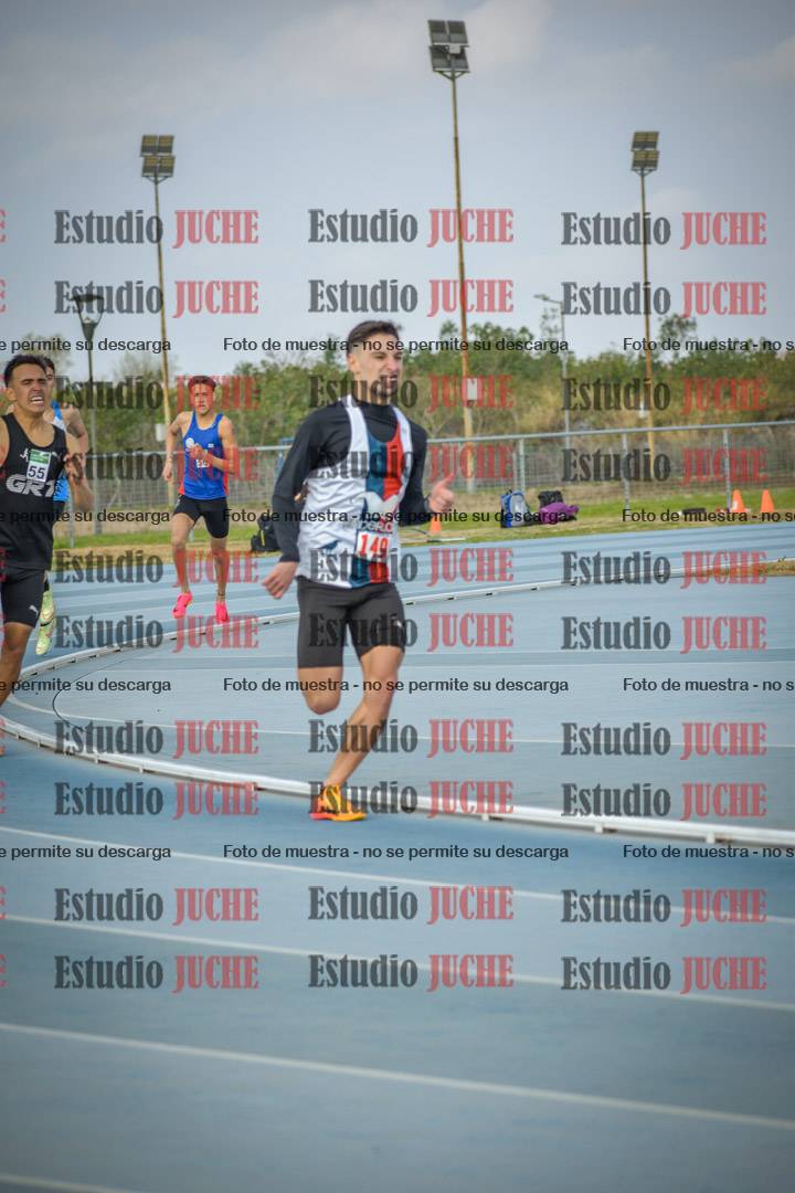 Fotos de los 800 m llanos de varones