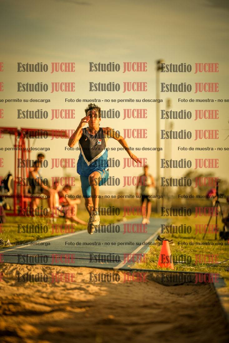 Fotos del salto en largo de varones