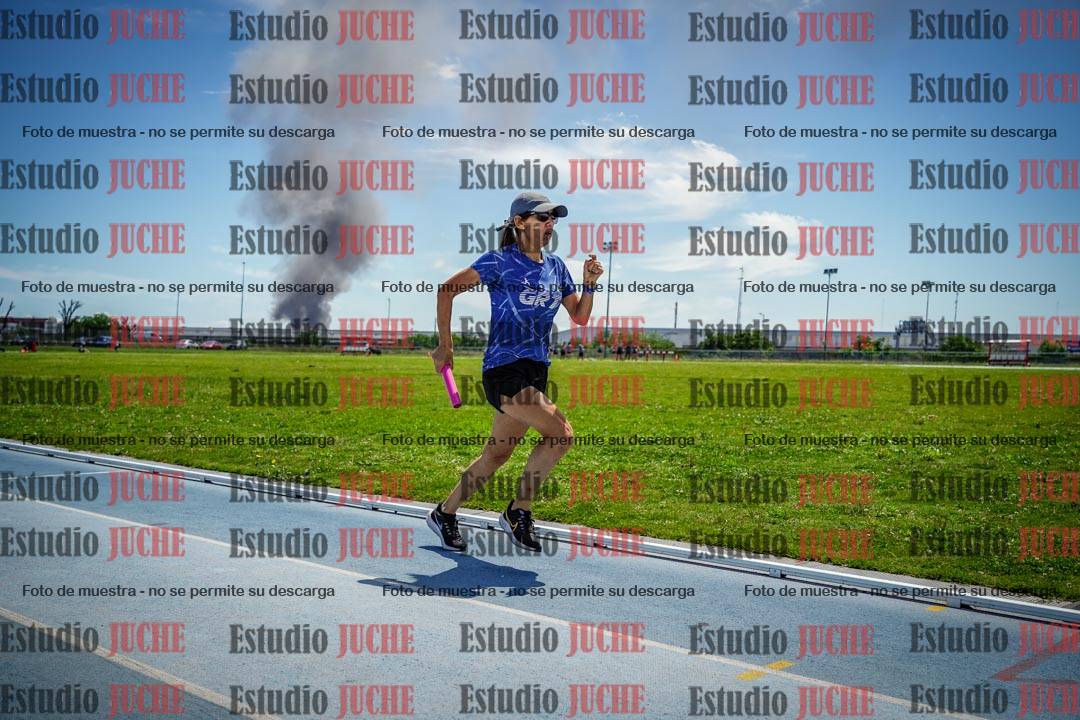 Fotos durante el transcurso de los relevos 20' para running teams - serie 1