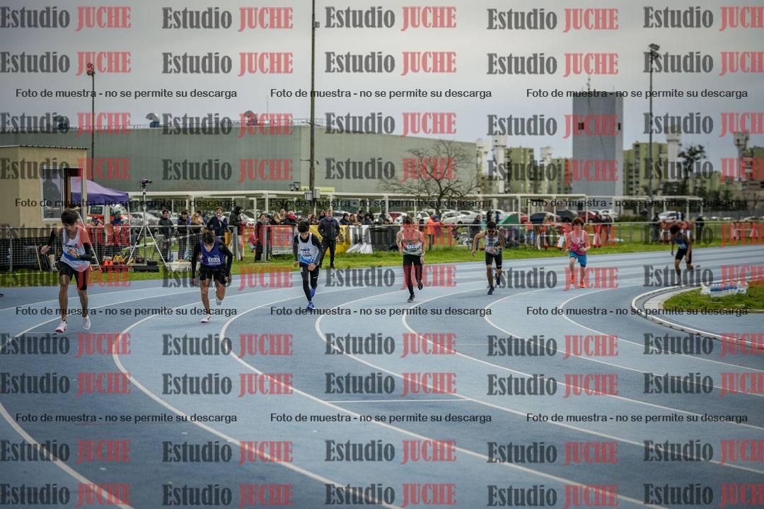 Fotos de los 800 m llanos de varones - U17