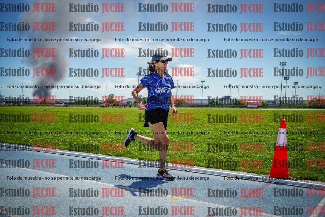 Fotos durante el transcurso de los relevos 20' para running teams - serie 1