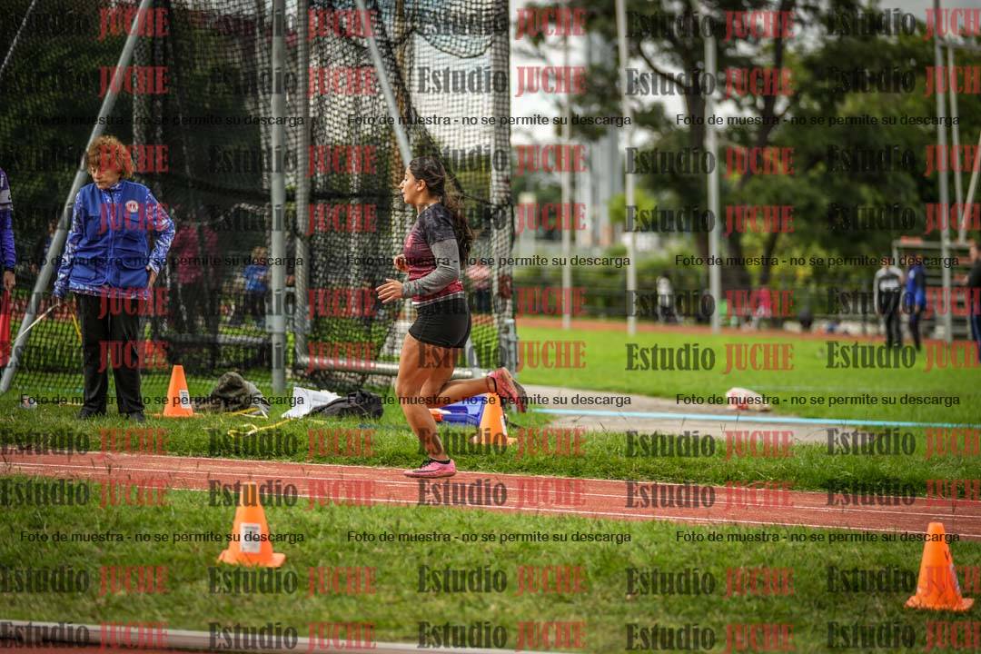 Fotos del salto en largo - mujeres mayores