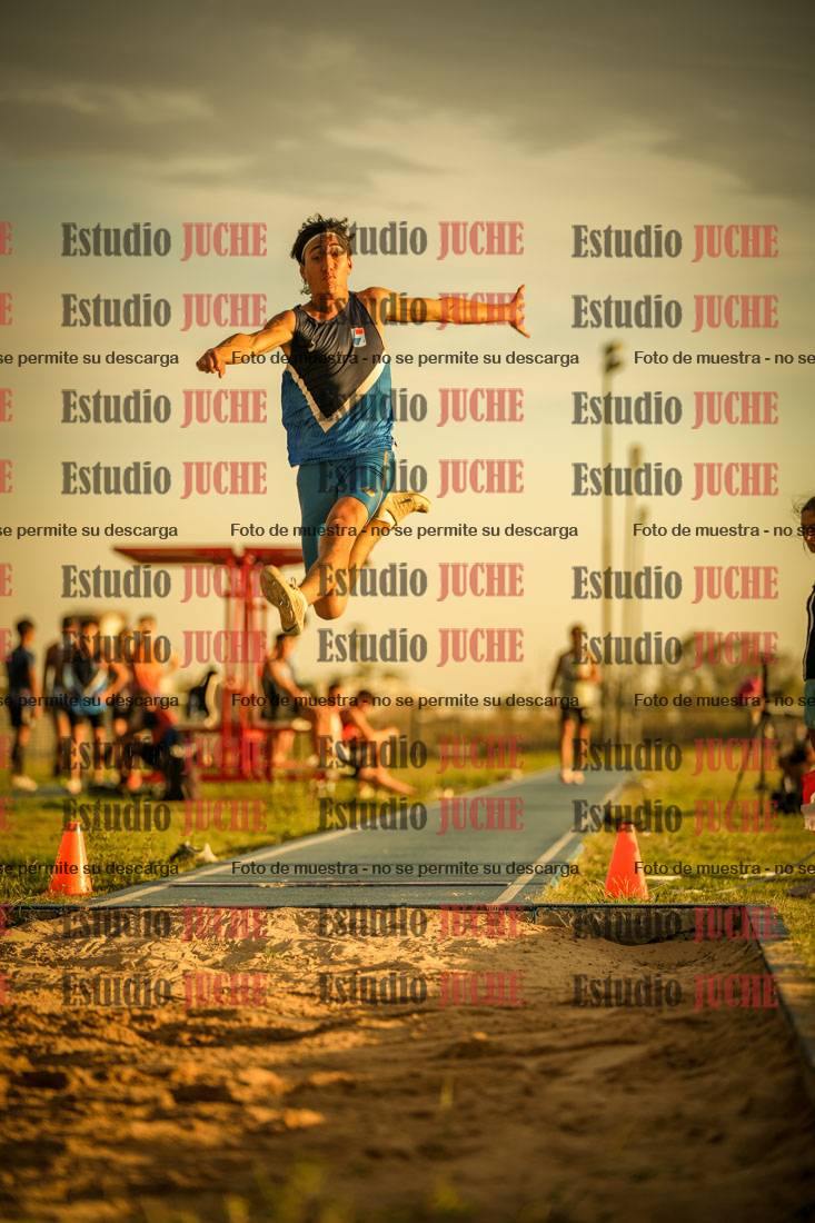 Fotos del salto en largo de varones