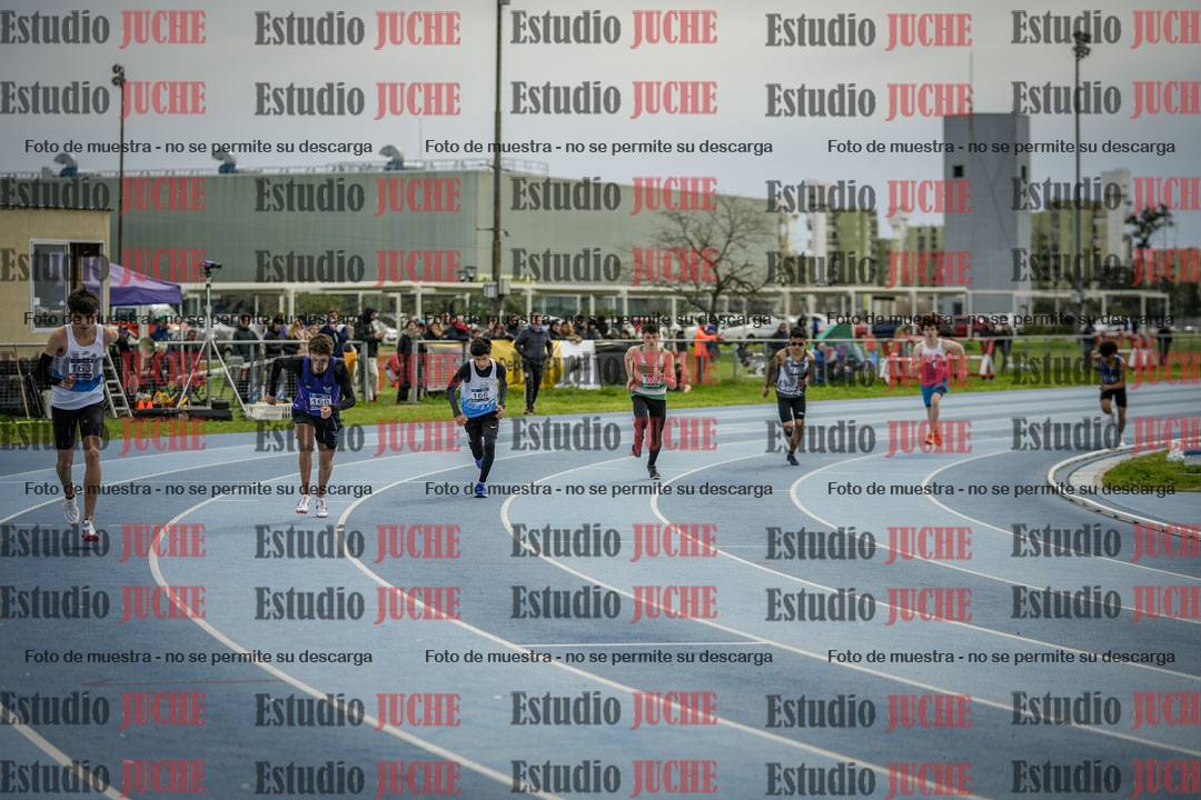 Fotos de los 800 m llanos de varones - U17