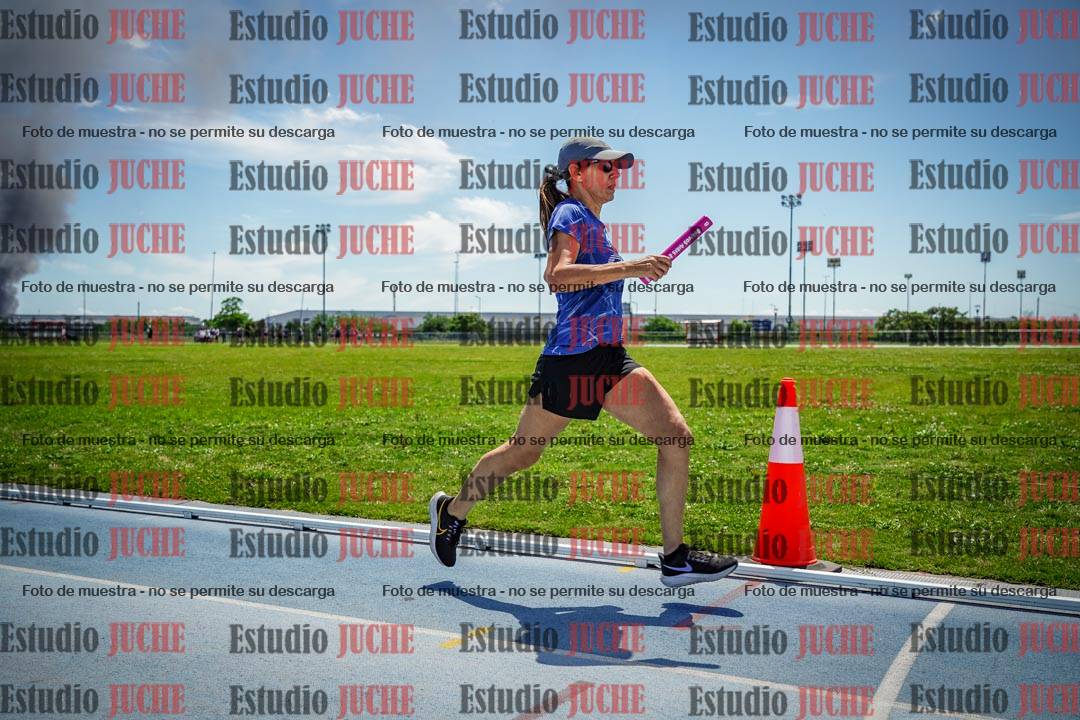 Fotos durante el transcurso de los relevos 20' para running teams - serie 1