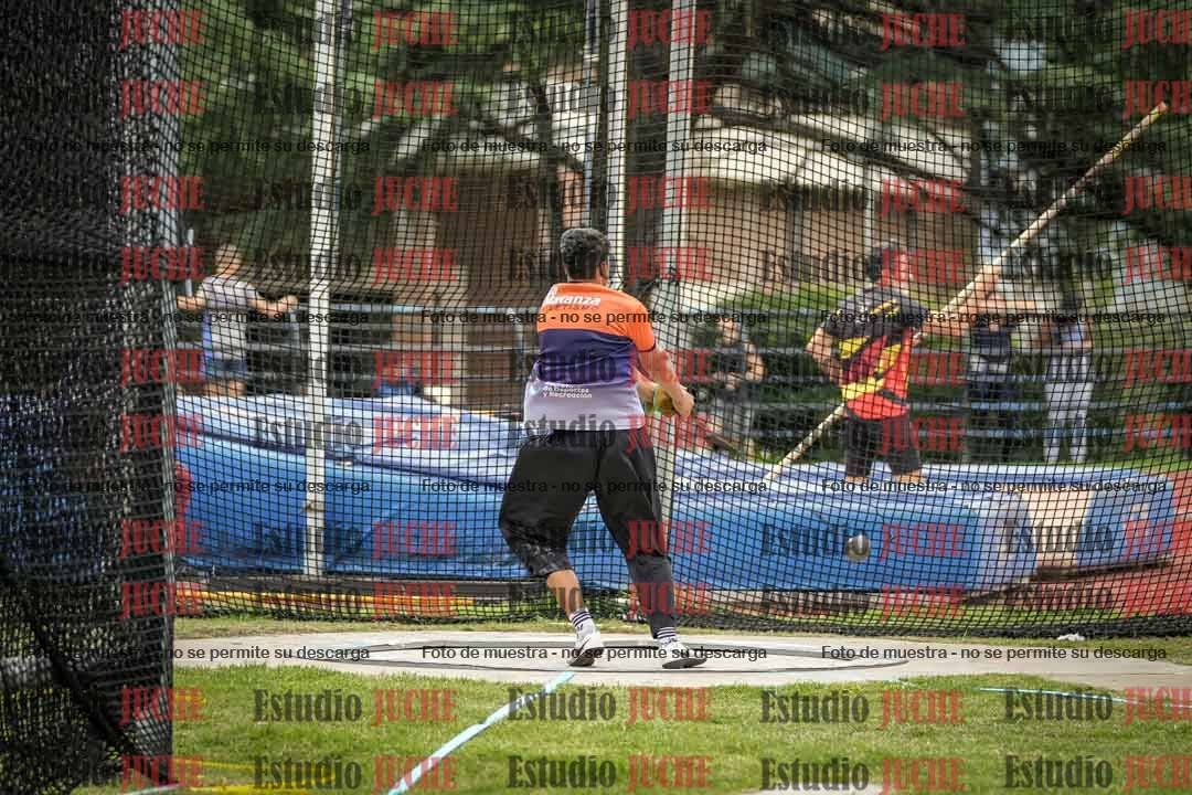 Fotos del lanzamiento de martillo de varones