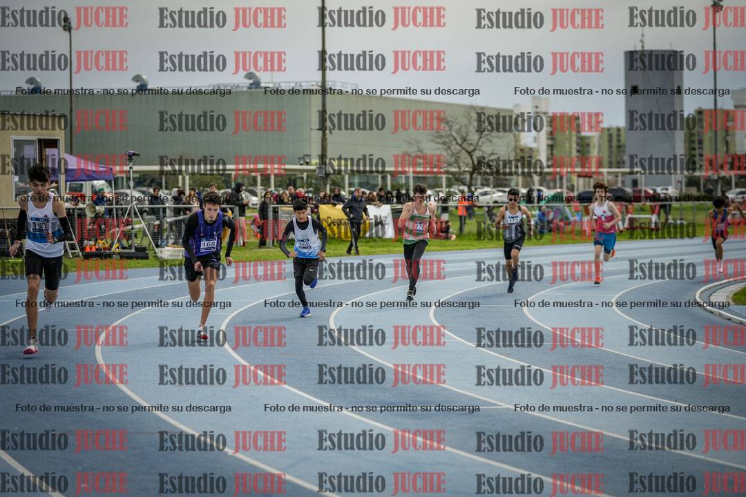 Fotos de los 800 m llanos de varones - U17