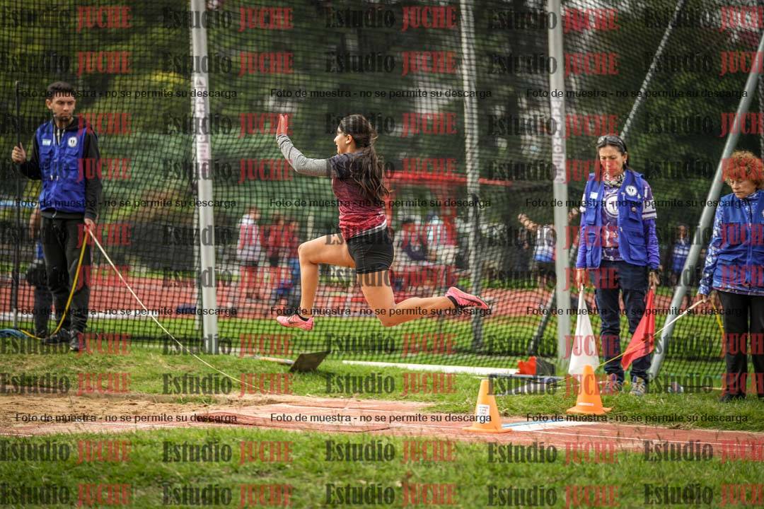 Fotos del salto en largo - mujeres mayores