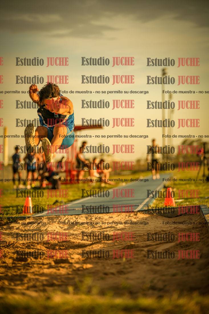 Fotos del salto en largo de varones