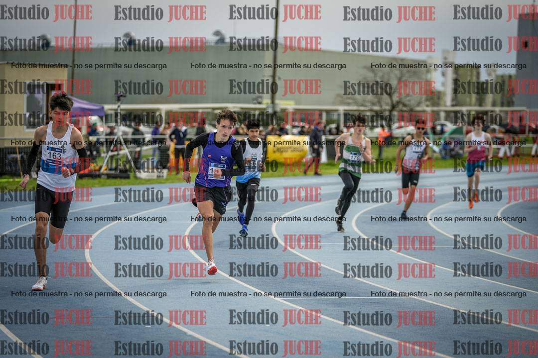 Fotos de los 800 m llanos de varones - U17