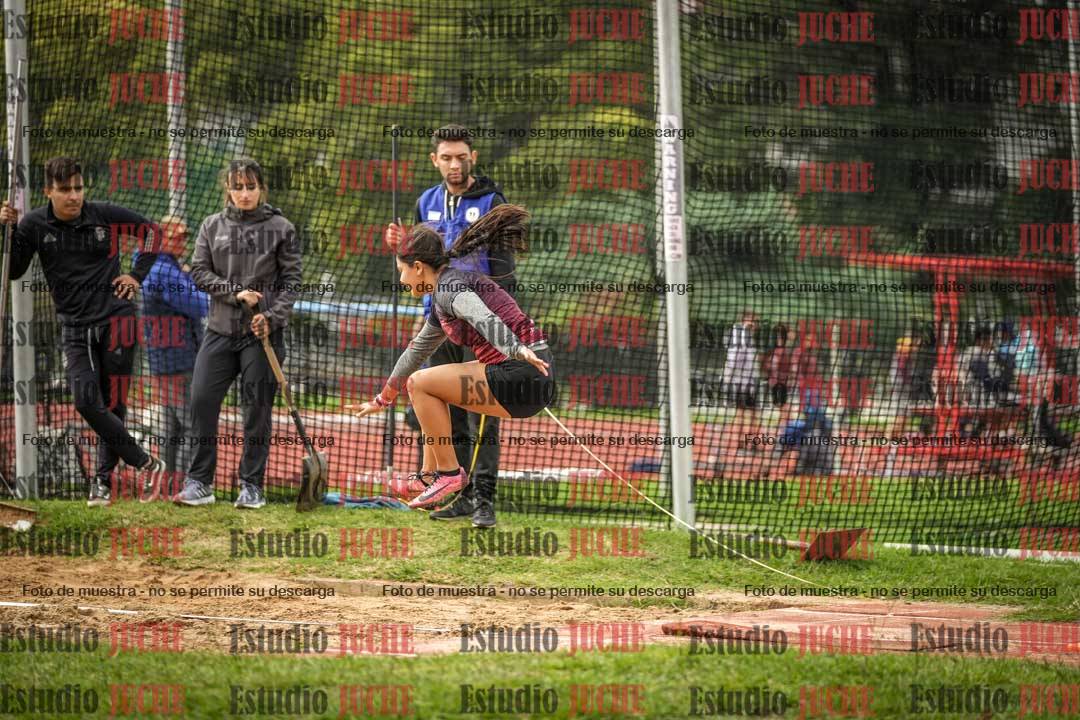 Fotos del salto en largo - mujeres mayores