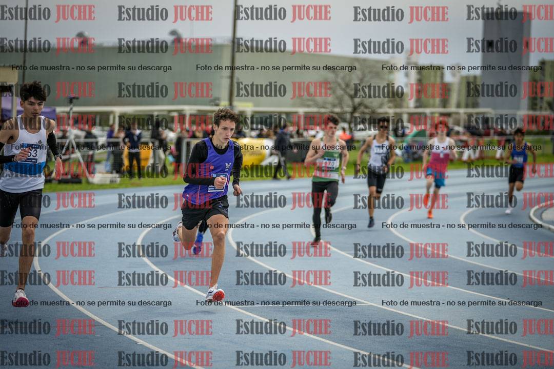 Fotos de los 800 m llanos de varones - U17