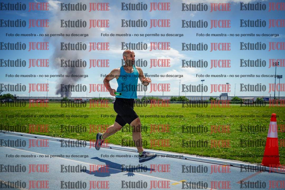 Fotos durante el transcurso de los relevos 20' para running teams - serie 1