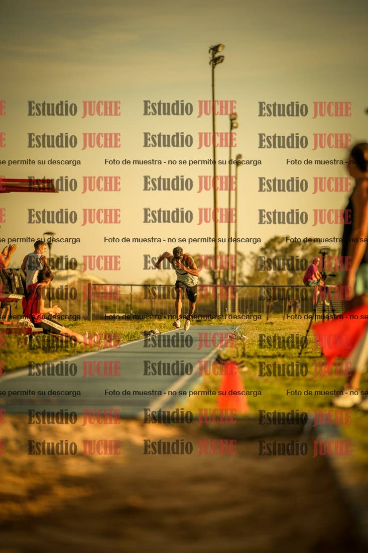 Fotos del salto en largo de varones