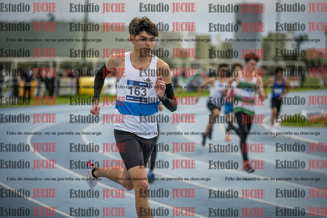 Fotos de los 800 m llanos de varones - U17