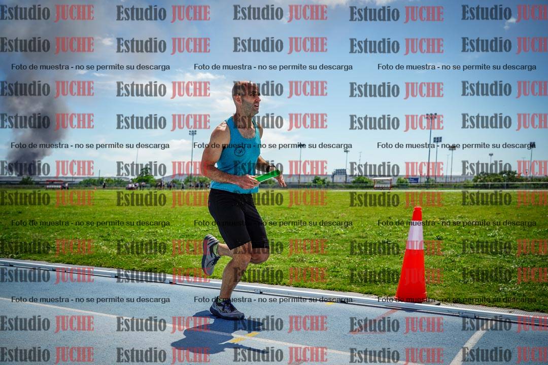 Fotos durante el transcurso de los relevos 20' para running teams - serie 1