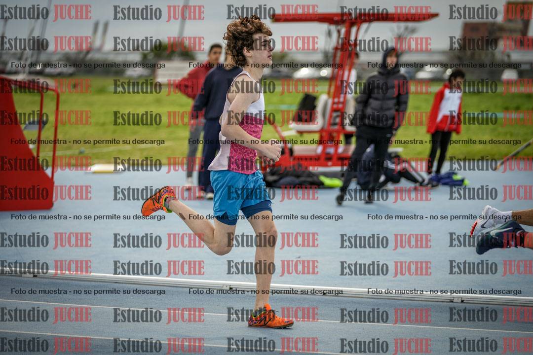 Fotos de los 800 m llanos de varones - U17