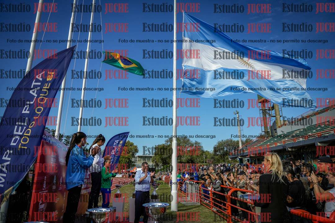 Fotos de algunos extras y podios del día 1