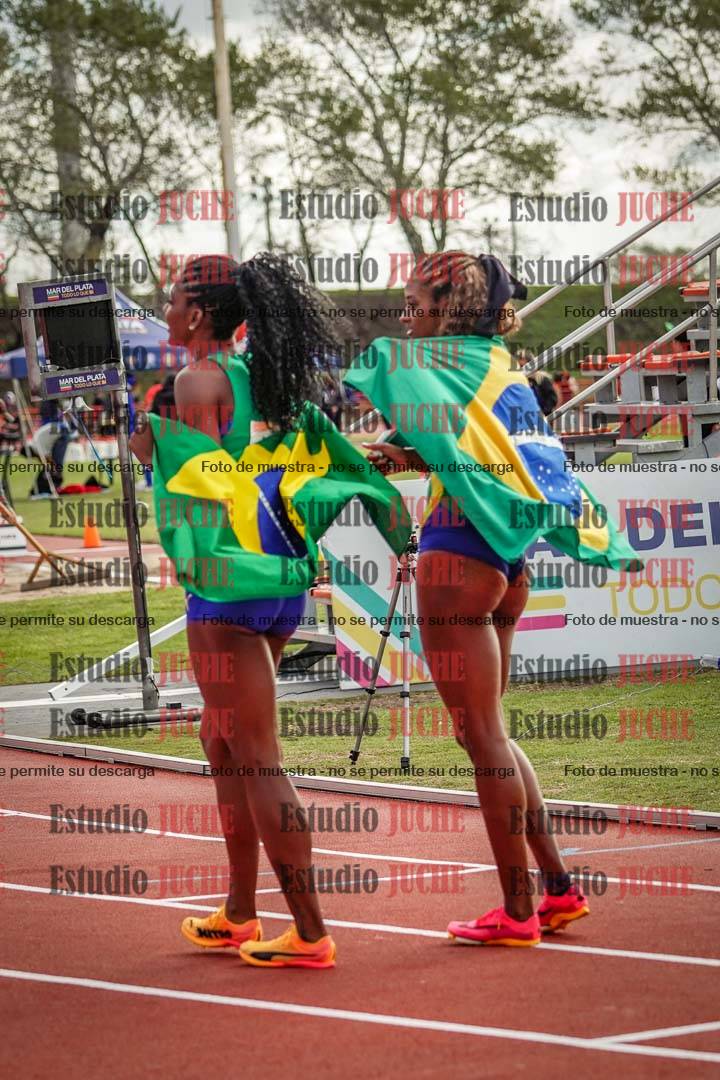 Fotos de algunos extras y podios del día 3