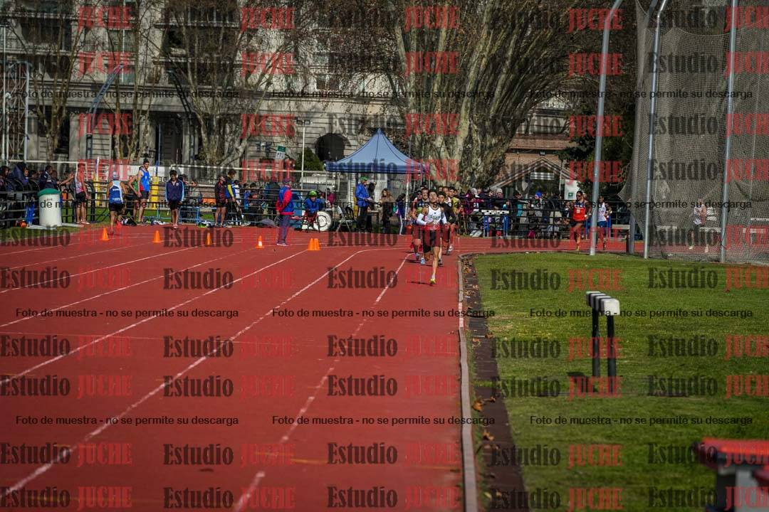 Fotos de los 800 m llanos de varones