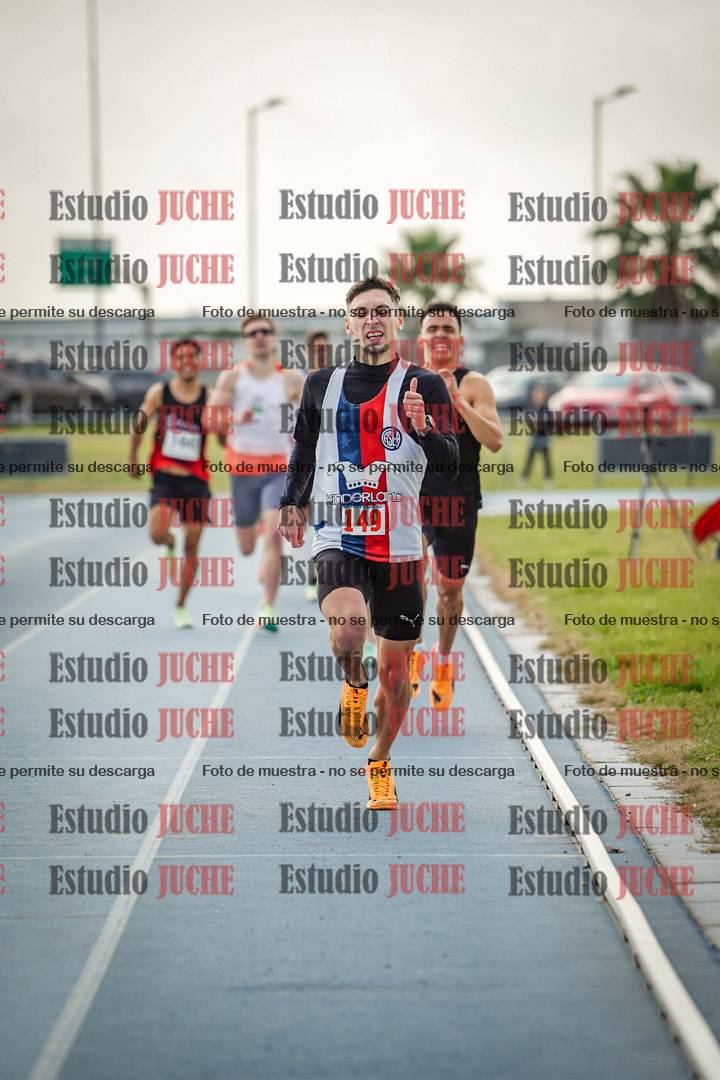 Fotos de los 800 m llanos de varones