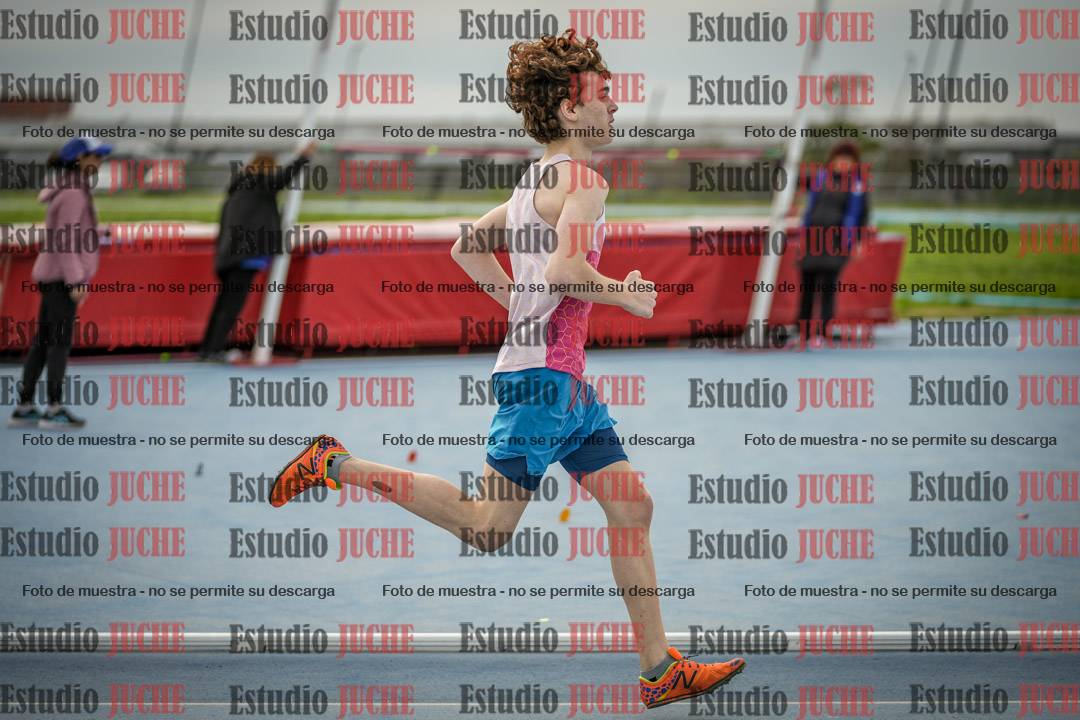 Fotos de los 800 m llanos de varones - U17