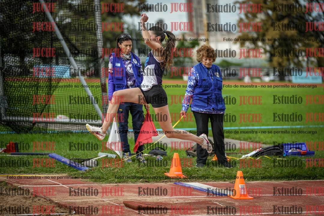 Fotos del salto en largo - mujeres mayores