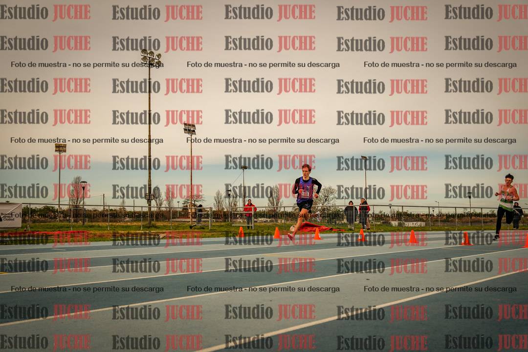 Fotos de los 800 m llanos de varones - U17