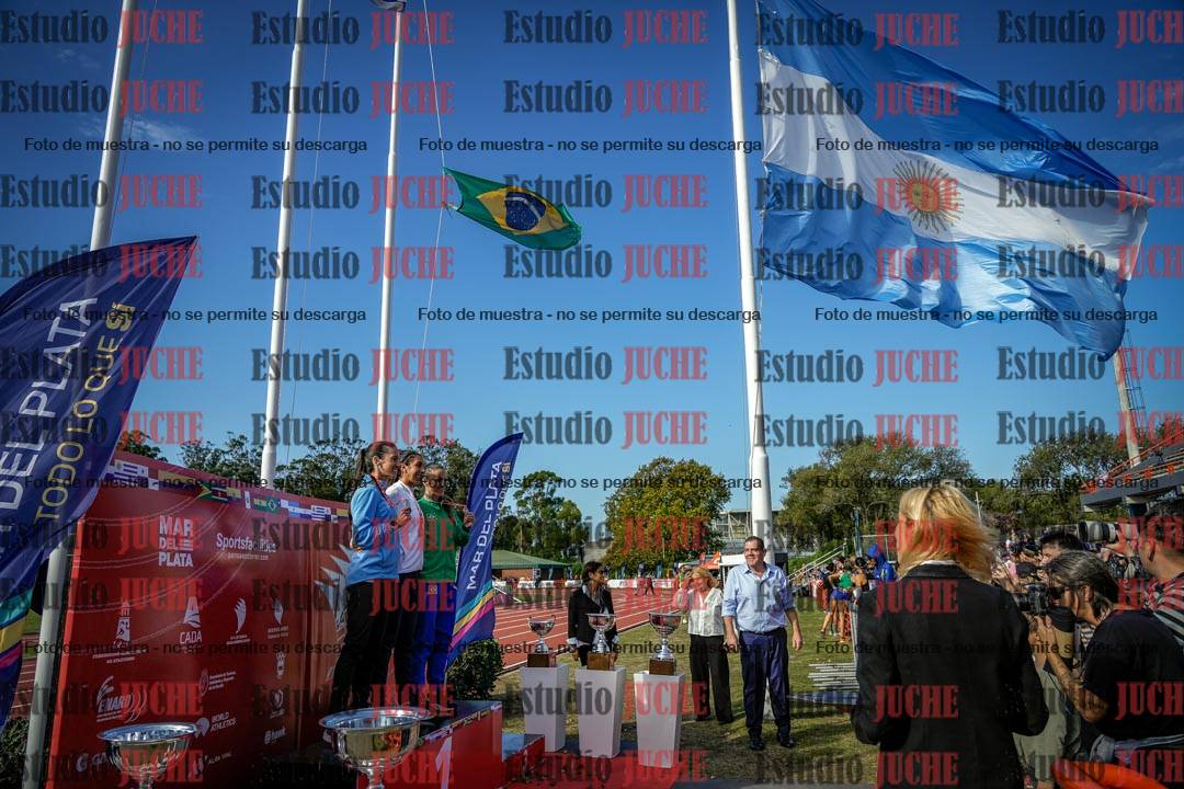 Fotos de algunos extras y podios del día 1