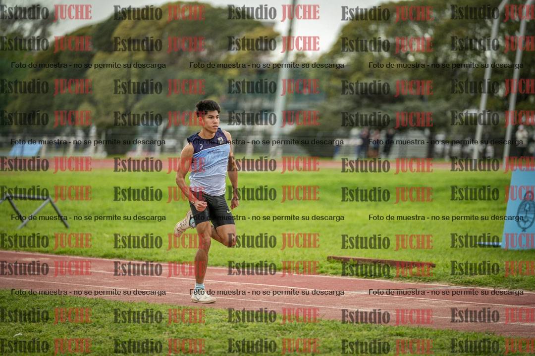 Fotos del salto en largo de varones
