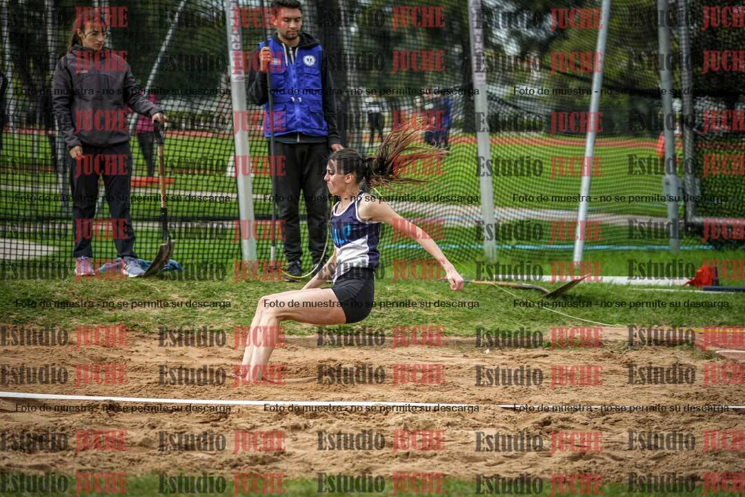 Fotos del salto en largo - mujeres mayores