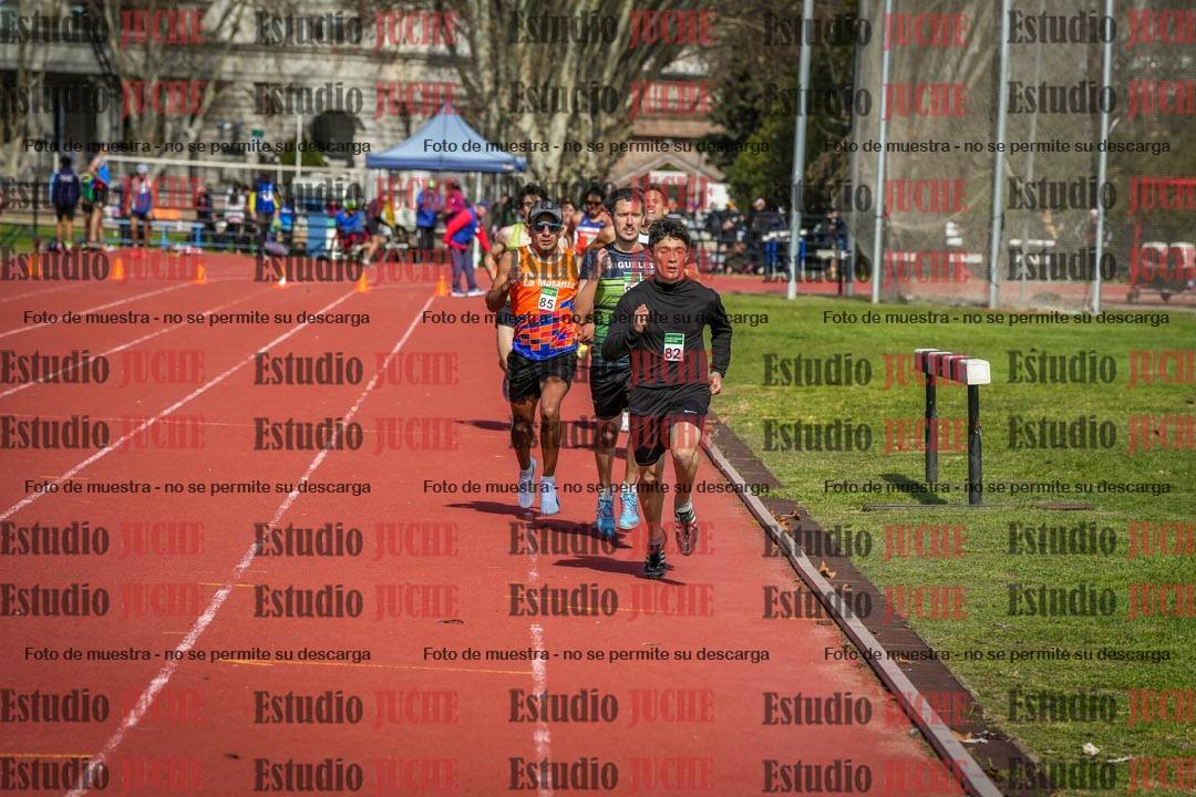 Fotos de los 800 m llanos de varones