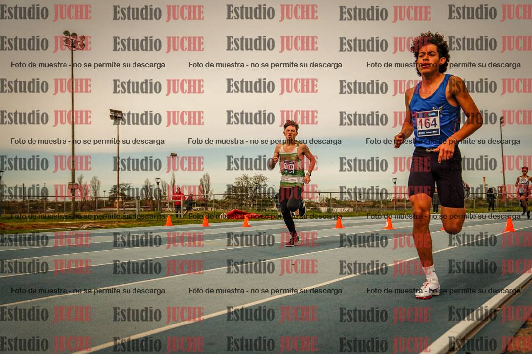 Fotos de los 800 m llanos de varones - U17