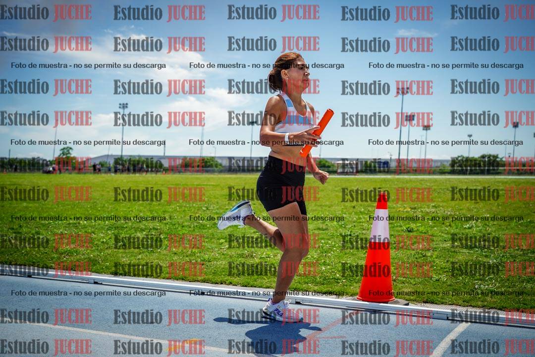 Fotos durante el transcurso de los relevos 20' para running teams - serie 1