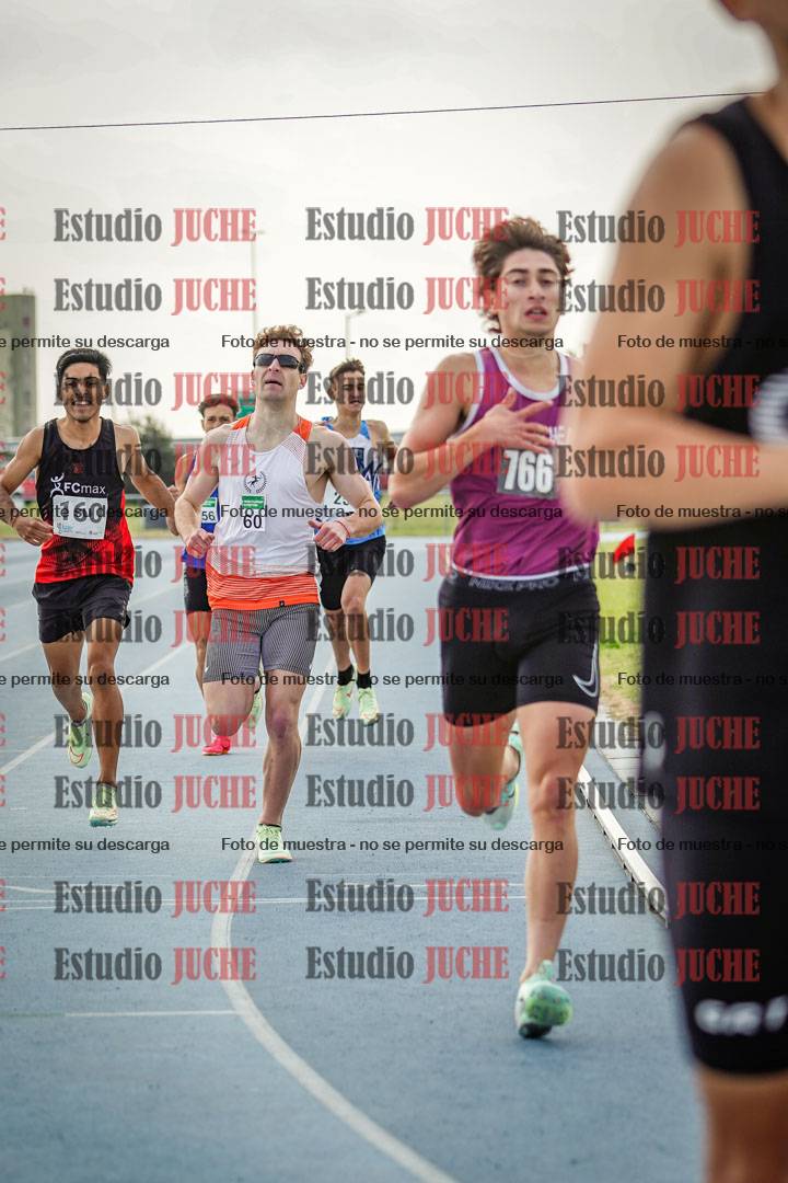 Fotos de los 800 m llanos de varones
