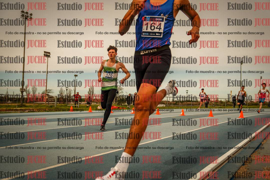 Fotos de los 800 m llanos de varones - U17
