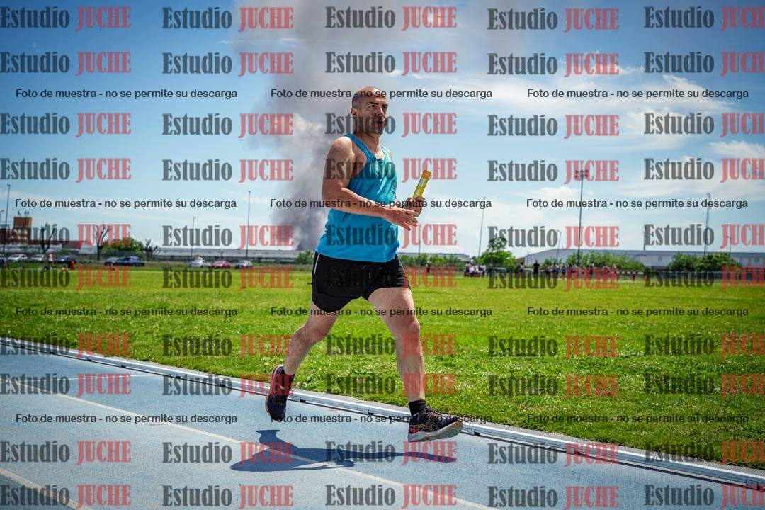 Fotos durante el transcurso de los relevos 20' para running teams - serie 1