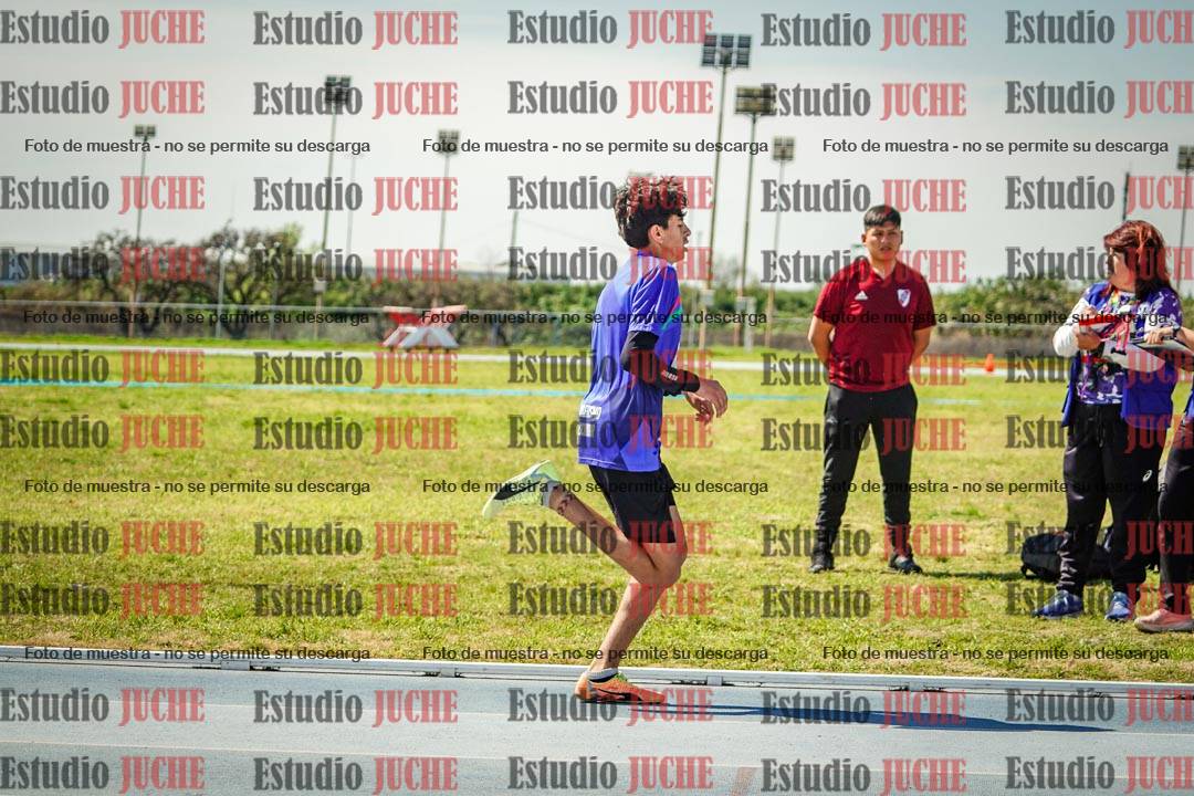 Fotos de los 800 m llanos de varones