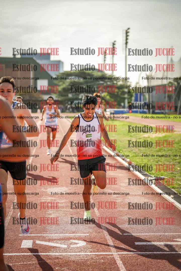 Fotos de los 800 m llanos de varones