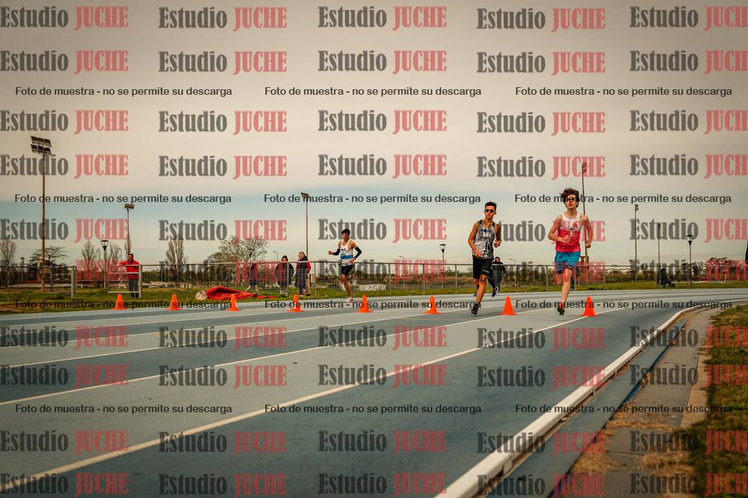 Fotos de los 800 m llanos de varones - U17