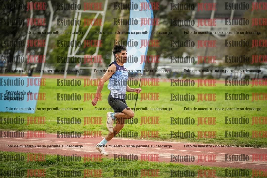 Fotos del salto en largo de varones