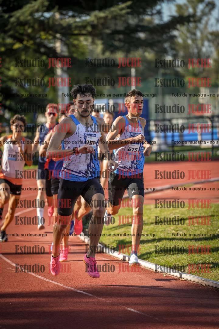 Fotos de los 800 m llanos de varones