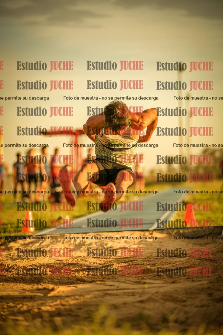Fotos del salto en largo de varones