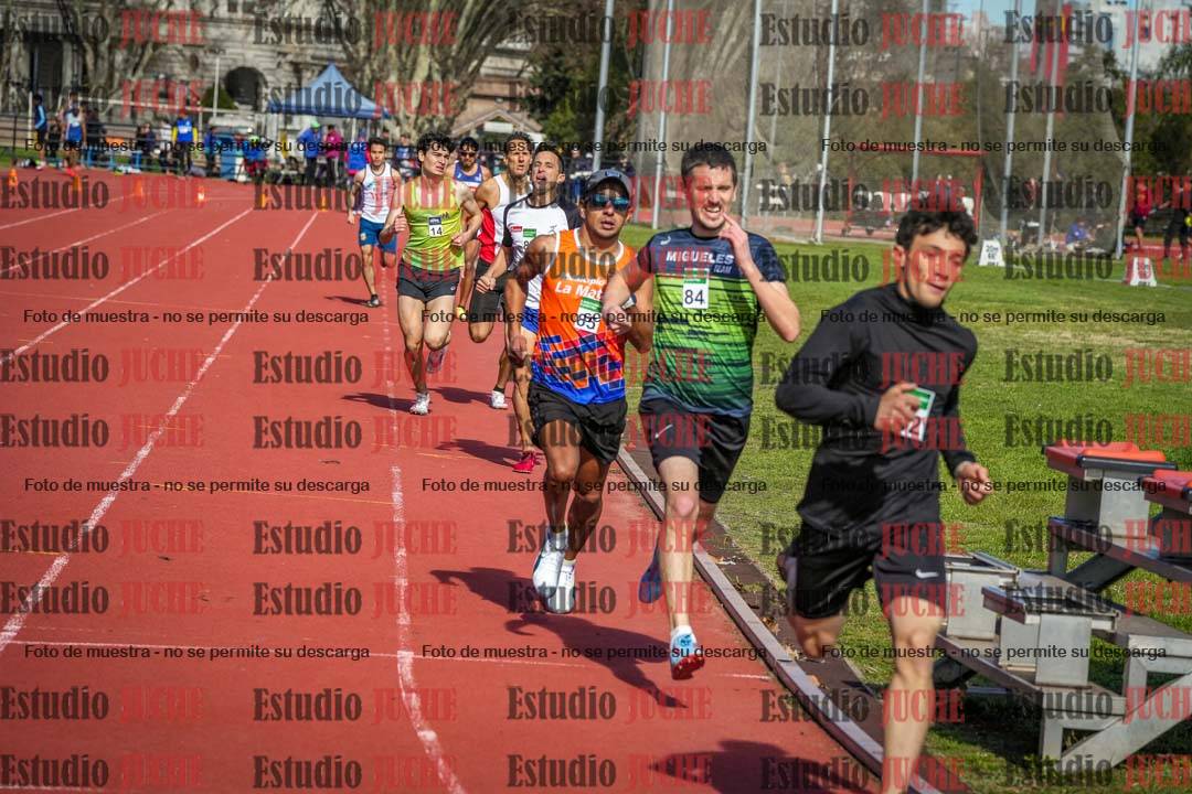 Fotos de los 800 m llanos de varones