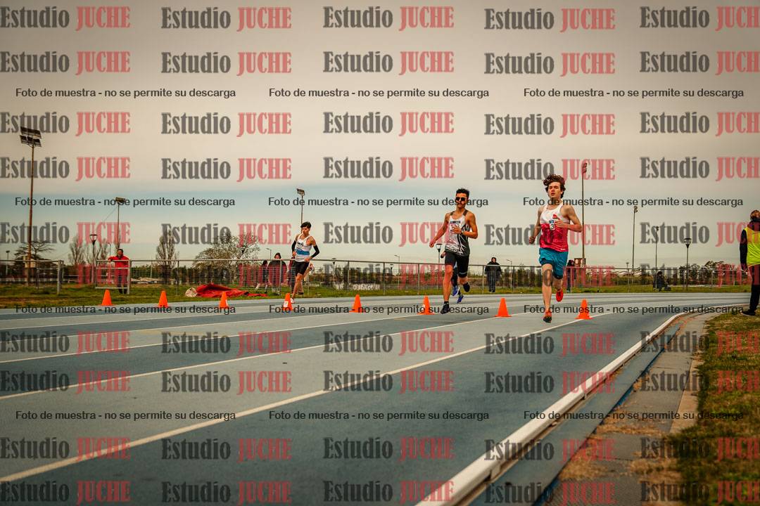 Fotos de los 800 m llanos de varones - U17