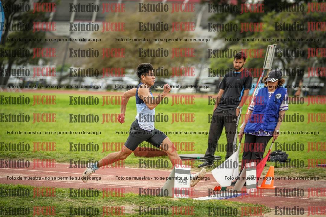 Fotos del salto en largo de varones